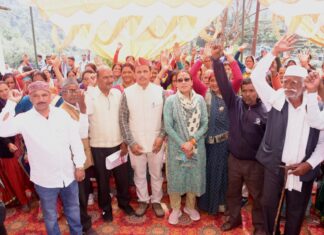 सोमेश्वर विधानसभा क्षेत्र में रेखा आर्य ने की 22 लाख रुपये की घोषणाएं