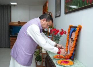 संविधान निर्माता बाबा साहेब डॉ. भीमराव अंबेडकर की जयंती पर सीएम धामी ने पुष्प अर्पित कर किया भावपूर्ण स्मरण