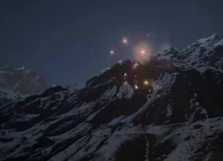 केदारनाथ धाम में आस्था के नाम पर हो रहा हुड़दंग: बर्थडे का जश्न मनाते हुए फोड़े जा रहे पटाखे