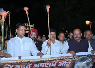 प्रदेश में बढ़ रही आपराधिक घटनाओं के विरोध में कांग्रेस का मशाल जुलूस: सरकार और पुलिस प्रशासन को चेताया
