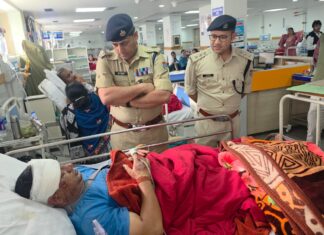 ड्यूटी के दौरान पुलिसकर्मी को कार ने मारी टक्कर: घायल पुलिस कर्मी का हाल जानने महंत इंद्रेश अस्पताल पहुंचे SSP