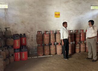 DM की QRT टीम द्वारा LPG कालाबाजारी पर लगातार कस रहा शकंजा