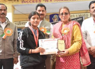 अल्मोड़ा: वार्षिकोत्सव में शामिल हुईं कैबिनेट मंत्री रेखा आर्या, छात्र-छात्राओं को किया प्रेरित