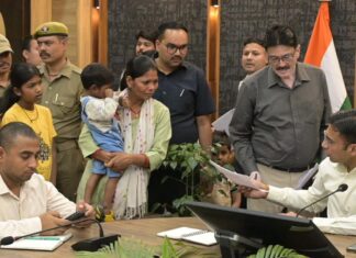 DM जनदर्शन: विधवा कनिष्का गर्ग का DM सविन बने सहारा, 47230 हाउस टैक्स जिला प्रशासन ने करवाया जमा