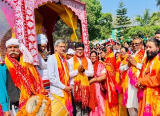 आस्था: देहरादून में पहली बार पहुँची न्याय देवता श्री गोल्ज्यू महाराज की डोली, CIMS कॉलेज में हुआ भव्य स्वागत