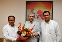 केन्द्रीय रेल मंत्री अश्विनी वैष्णव से मिले कैबिनेट मंत्री डाॅ. धन सिंह रावत एवं गढ़वाल सांसद अनिल बलूनी