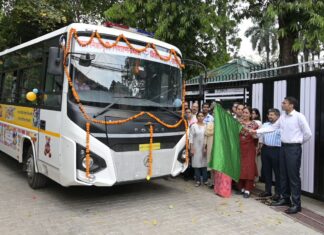 सराहनीय पहल: मार्डन बनता आधुनिक इंटेसिंव केयर सेंटर, मिली 41 सीटर बस की सौगात, DM ने दिखाई हरी झण्डी