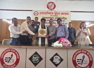 वरिष्ठ पत्रकार शीशपाल गुसाईं को “उत्तराखंड साहित्य गौरव सम्मान” मिलने पर प्रेस क्लब ने किया सम्मानित