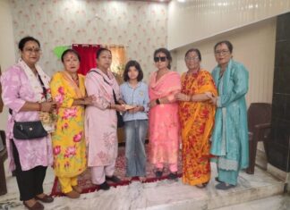 अच्छी पहल: शहीद मेजर दुर्गा मल्ल मैमोरियल ट्रस्ट ने जरूरतमंद छात्रा को शिक्षा के प्रोत्साहन हेतु दी आर्थिक सहायता