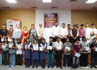 Toppers Felicitation: श्री गुरु राम राय विश्वविद्यालय ने किया 350 टॉपर्स छात्र-छात्राओं का सम्मान