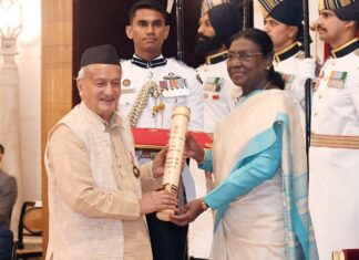 उत्तराखंड के पूर्व मुख्यमंत्री भगत सिंह कोश्यारी को लोक कार्य के लिए पद्मभूषण से किया गया सम्मानित