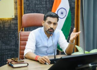 अच्छी पहल: DM डॉ. आशीष चौहान ने दिए सर्वे कर ड्रॉपआउट बालिकाओं को शिक्षा की मुख्यधारा से जोड़ने के निर्देश