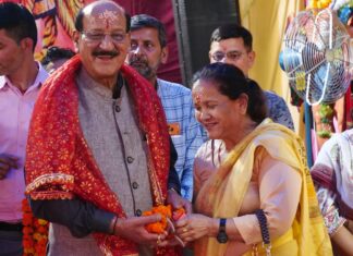देवलधार में श्रीमद्भागवत कथा में शामिल हुए कैबिनेट मंत्री: क्षेत्रीय विकास कार्यों हेतु ₹22 लाख की घोषणा
