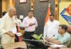 समाधान दिवस में DM ने सुनीं 194 जन शिकायतें: समयबद्ध निस्तारण के दिए सख्त निर्देश