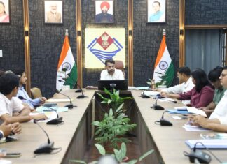 लापरवाही पर DM का सख्त रुख: रात्रिकालीन कार्यों को मिली सशर्त अनुमति