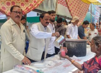 राहुल गांधी के उत्तराखंड आगमन के अवसर पर युवा कांग्रेस द्वारा शरबत वितरण कार्यक्रम आयोजित