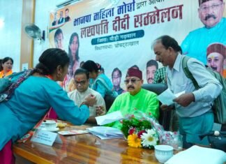 एकेश्वर में ‘लखपति दीदी सम्मेलन’ में 48 महिलाएं हुयी सम्मानित: सतपाल महाराज बोले महिलाओं को आत्मनिर्भर बना रही भाजपा सरकार