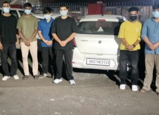 सड़क पर लापरवाही से वाहन चलाने तथा हुड़दंग मचाने वाले 06 युवकों को पुलिस ने लिया हिरासत में : 02 वाहनो को किया सीज