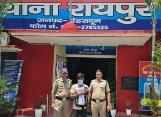 नशे की लत में पहुँचाया सलाखों के पीछे: रायपुर क्षेत्र में हुई चोरी के आरोपी को 15 लाख की ज्वेलरी व अन्य समान के साथ किया गिरफ्तार