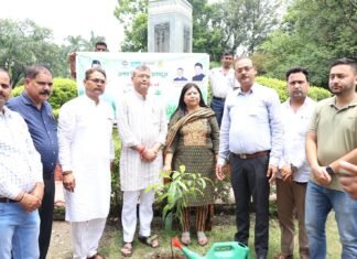 हरेला पर्व पर नगर निगम का हरित संकल्प: महापौर सौरभ थपलियाल एवं नगर आयुक्त ने किया अभियान का शुभारम्भ