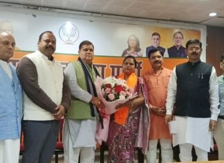 कांग्रेस को बड़ा झटका: महिला जिलाअध्यक्ष समेत कई जनप्रतिनिधि भाजपा में शामिल