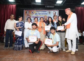 मेरी आवाज़ सुनो व राष्ट्रीय जागरूक ब्राह्मण महासंघ ने कोटद्वार में बोर्ड परीक्षाओं में श्रेष्ठता हासिल करने पर विद्यार्थियों को किया सम्मानित