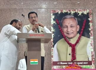 पूर्व विधायक स्वर्गीय अंबरीश कुमार की सादगी और जनसेवा को किया याद: विचार गोष्ठी में वक्ताओं ने दी श्रद्धांजलि