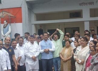 कांग्रेस मुख्यालय कूच की घोषणा निकली गीदड़ भपकी : बैरीकेडिंग से वापस लौटे भाजपाई: सूर्यकांत धस्माना