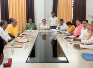 शिकायती प्रकरणों पर आयोग अध्यक्ष संजय नेगी ने की सुनवाई: अधिकारियों को त्वरित एवं नियमानुसार कार्रवाई के निर्देश