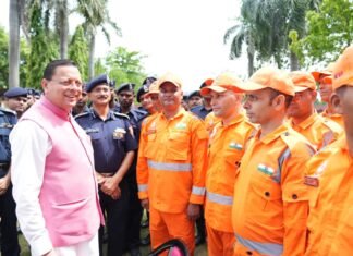 सीएम धामी ने NDRF बटालियन गदरपुर का किया भ्रमण: जवानों से संवाद कर आपदा प्रबंधन व्यवस्थाओं की ली जानकारी
