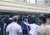 MDDA सीलिंग के दौरान हंगामा: डालनवाला में दो गुट भिड़े, पुलिस ने संभाला मोर्चा