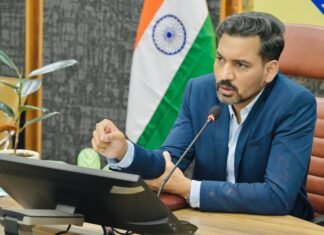 देहरादून में सड़क सुरक्षा पर DM का सख्त एक्शन: ब्लैक स्पॉट सुधार और ओवरलोडिंग पर कड़ी कार्रवाई के निर्देश