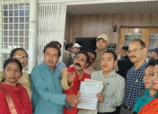 गौ संरक्षण और कड़े कानूनों की मांग को लेकर देहरादून कलेक्ट्रेट में राष्ट्रपति और PM मोदी के नाम सौंपा ज्ञापन