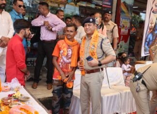 कांवड़ मेले की कमान संभालने मैदान में उतरे SSP दून: श्रद्धालुओं का किया स्वागत
