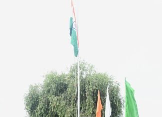 पिथौरागढ़ के मिनी स्टेडियम में प्रभारी मंत्री रेखा आर्या ने किया ध्वजारोहण