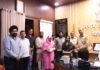 नगर निगम में मृतक आश्रित कोटे के पांच अस्थायी पर्यावरण मित्रों को दिए गए नियुक्ति पत्र