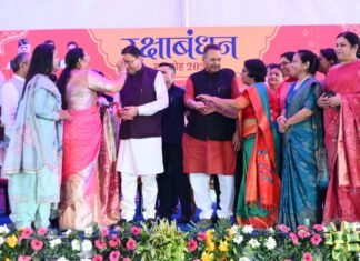 रक्षा बंधन समारोह में लगभग 20 हजार बहनों ने मंत्री गणेश जोशी की कलाई पर बांधा रक्षा सूत्र