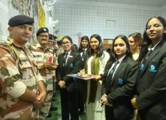 प्रोजेक्ट रक्षक में छात्राओं ने आईटीबीपी जवानों को बांधी राखी, जताया सम्मान और आभार