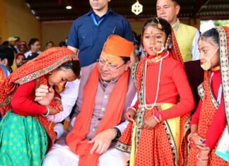 देवीधुरा में फलों-फूलों से बरसी बग्वाल: ऐतिहासिक परंपरा के साक्षी बने लाखों श्रद्धालु