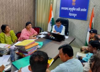 आयोग से दिए जाने वाले आदेशों का पालन सुनिश्चित करें अधिकारी : मुकेश कुमार