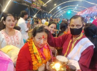 रुचि भट्ट के जन्मदिवस पर त्रिवेणी घाट में मां गंगा की विशेष आरती, कार्यकर्ताओं ने दी शुभकामनाएं