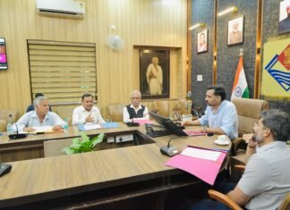 विशेष गहन पुनरीक्षण कार्य की प्रगति की DM ने की समीक्षा: राजनीतिक दलों के प्रतिनिधियों के साथ हुई बैठक