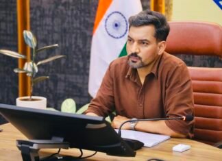 जर्जर भवनों के चिन्हीकरण में बरती जाए पूरी सतर्कता : तकनीकी परीक्षण के बाद ही होगी गिरासू भवनों की घोषणा- DM
