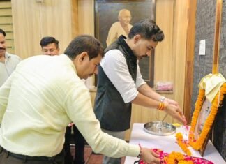 गोविंद बल्लभ पंत के आदर्शों पर चलकर करें जनसेवा: डीएम डॉ. आशीष चौहान का आह्वान