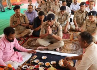 विश्वकर्मा जयंती के अवसर पर एसएसपी देहरादून ने पुलिस लाइन में की पूजा-अर्चना: पुलिस कर्मियों के सुख, समृद्धि कि की कामना