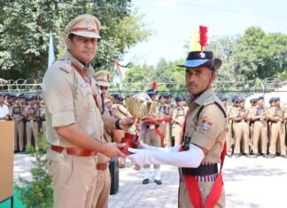 एसएसपी देहरादून की मौजूदगी में पुलिस लाइन में पासिंग आउट परेड: उत्कृष्ट प्रशिक्षुओं को किया सम्मानित