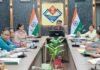 आपदा पुनर्निर्माण कार्यों में तेजी लाएं, गुणवत्ता से न हो समझौता: डीएम आशीष चौहान