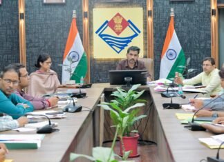 आपदा पुनर्निर्माण कार्यों में तेजी लाएं, गुणवत्ता से न हो समझौता: डीएम आशीष चौहान