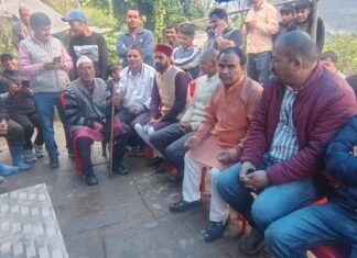 डॉ. धन सिंह रावत ने डुंगरी तल्ली में 23 प्रभावित परिवारों से की मुलाकात: नुकसान का लिया जायजा