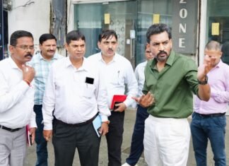 सीएम हेल्पलाइन की फोर्स क्लोज शिकायतों की डीएम ने की जमीनी जांच: 15 अक्टूबर तक गड्ढामुक्त सड़कें बनाने के निर्देश